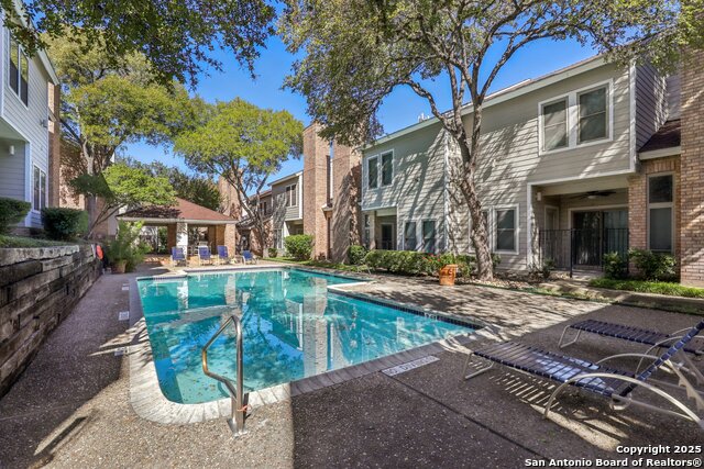 Image 30 of 33 For 11001 Wurzbach  405