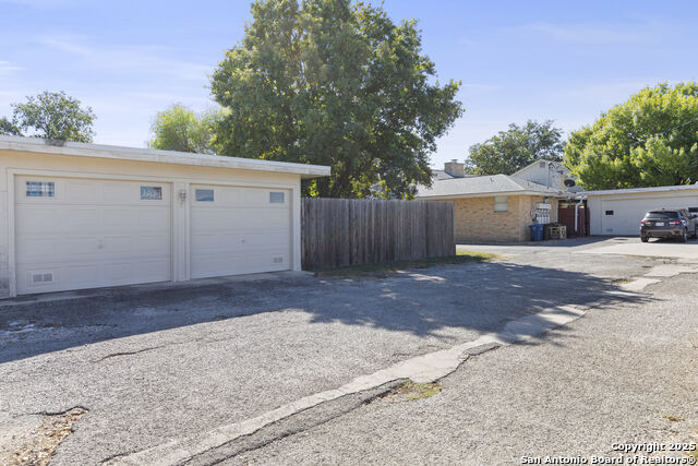 Image 28 of 30 For 11827 Persuasion