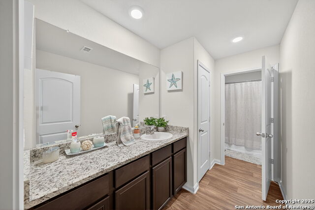 Image 18 of 27 For 11827 Davalos