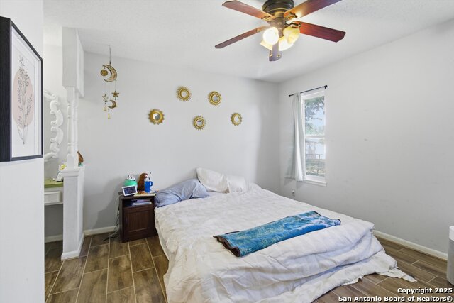 Image 22 of 31 For 6711 Yellow Rose St