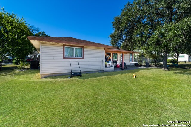 Image 28 of 31 For 6711 Yellow Rose St