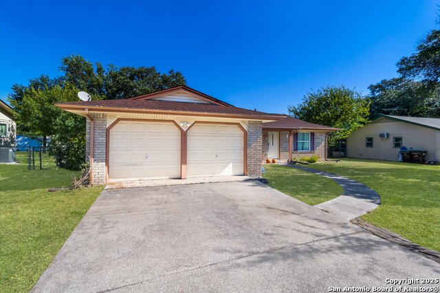 Image 4 of 31 For 6711 Yellow Rose St