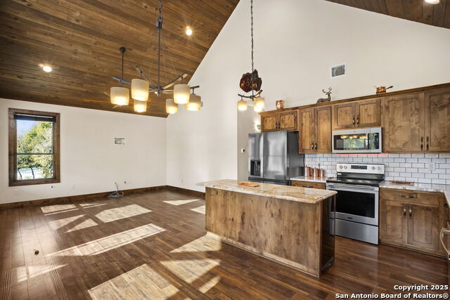 Image 11 of 50 For 3615 Riverside Dr.