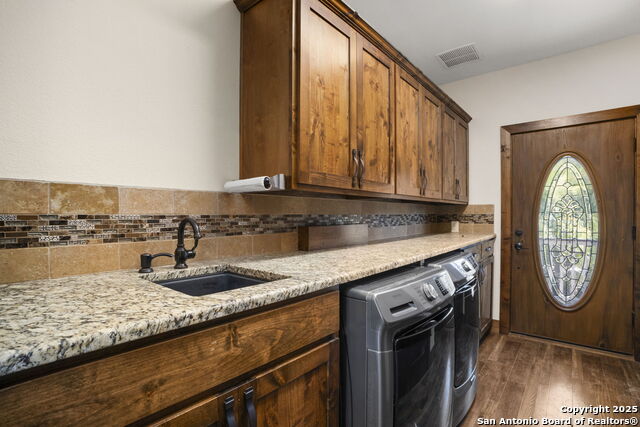 Image 18 of 50 For 3615 Riverside Dr.