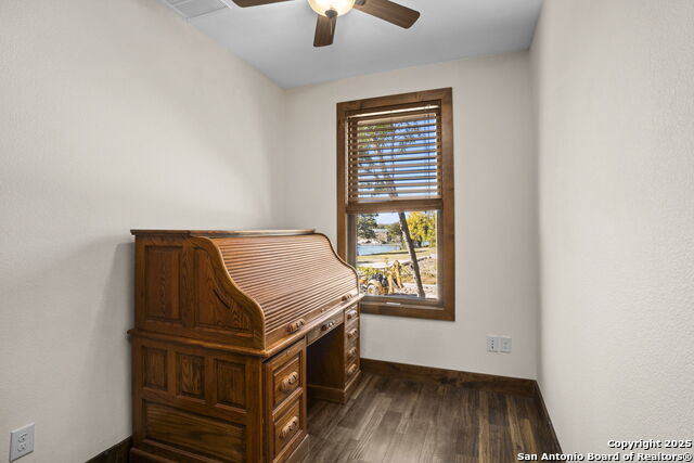 Image 20 of 50 For 3615 Riverside Dr.