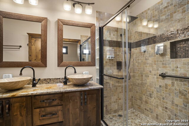 Image 24 of 50 For 3615 Riverside Dr.