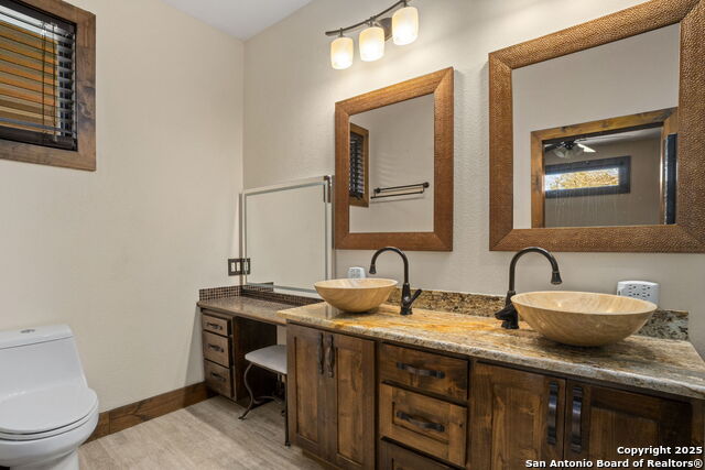 Image 29 of 50 For 3615 Riverside Dr.