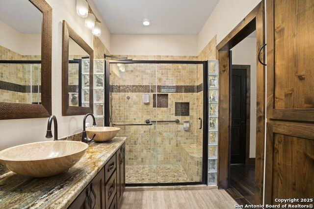 Image 31 of 50 For 3615 Riverside Dr.