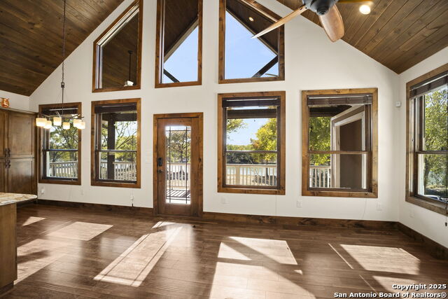 Image 4 of 50 For 3615 Riverside Dr.