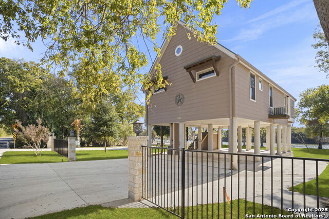 Image 45 of 50 For 3615 Riverside Dr.