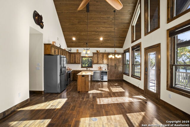 Image 5 of 50 For 3615 Riverside Dr.