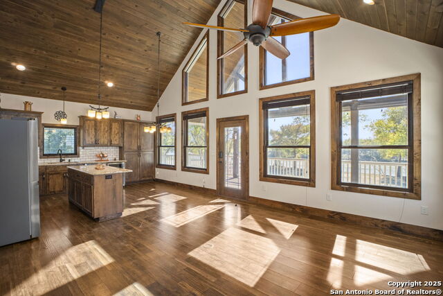 Image 6 of 50 For 3615 Riverside Dr.