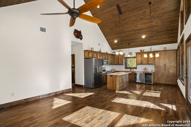 Image 8 of 50 For 3615 Riverside Dr.