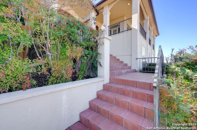 Image 4 of 65 For 305 Lakewood