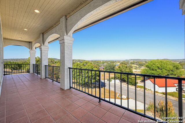 Image 7 of 65 For 305 Lakewood