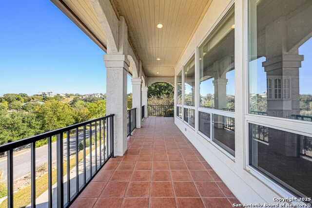 Image 9 of 65 For 305 Lakewood