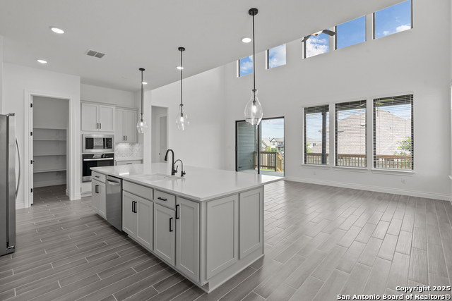 Image 10 of 33 For 12461 Nazareth