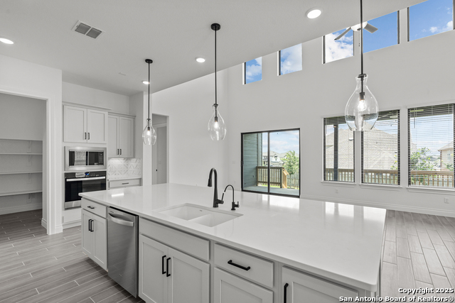 Image 11 of 33 For 12461 Nazareth