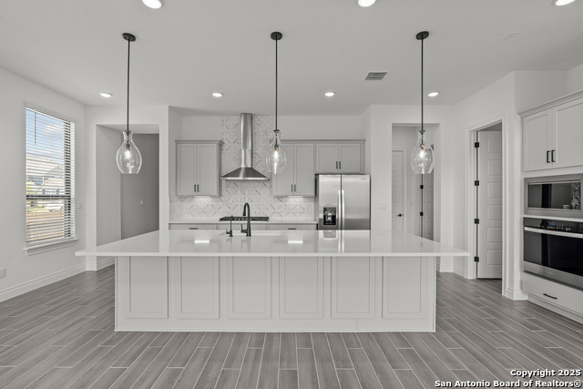 Image 15 of 33 For 12461 Nazareth