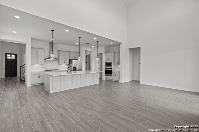 Image 18 of 33 For 12461 Nazareth