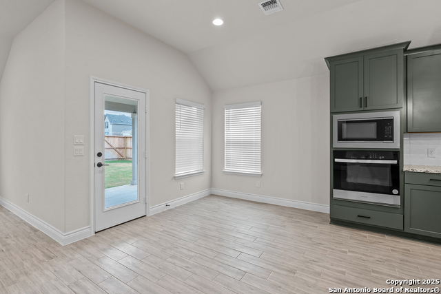 Image 18 of 27 For 338 Bodensee Place