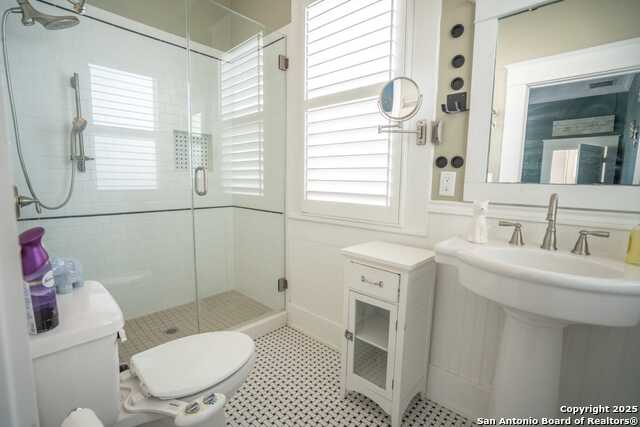 Image 13 of 22 For 415 Florida