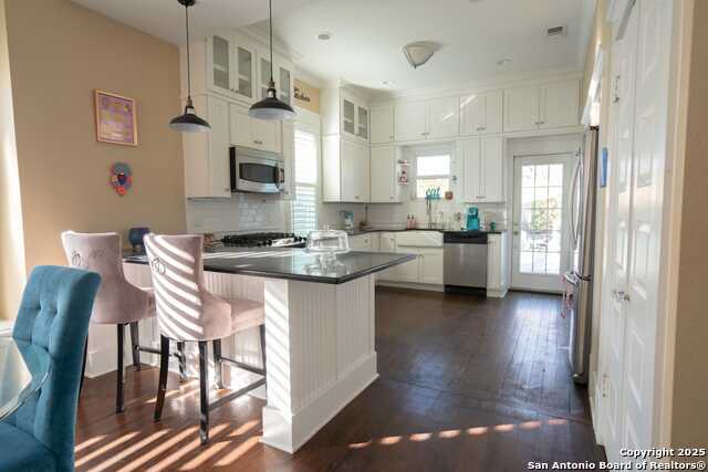 Image 8 of 22 For 415 Florida