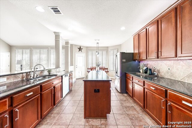 Image 18 of 65 For 2738 Trinity View