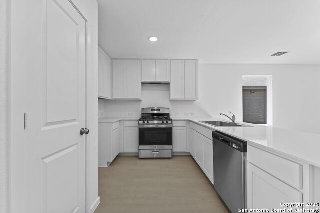 Image 14 of 23 For 2206 Collins Aly