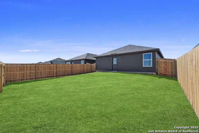 Image 22 of 23 For 2206 Collins Aly