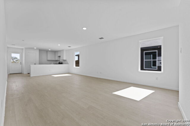 Image 5 of 23 For 2206 Collins Aly