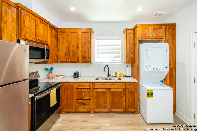 Image 14 of 34 For 319 Andrews