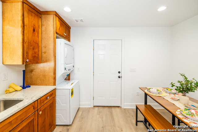 Image 24 of 34 For 319 Andrews