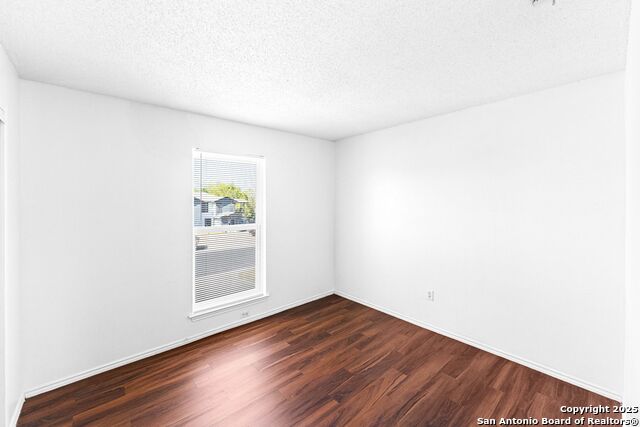 Image 13 of 30 For 7568 Windsor Oaks