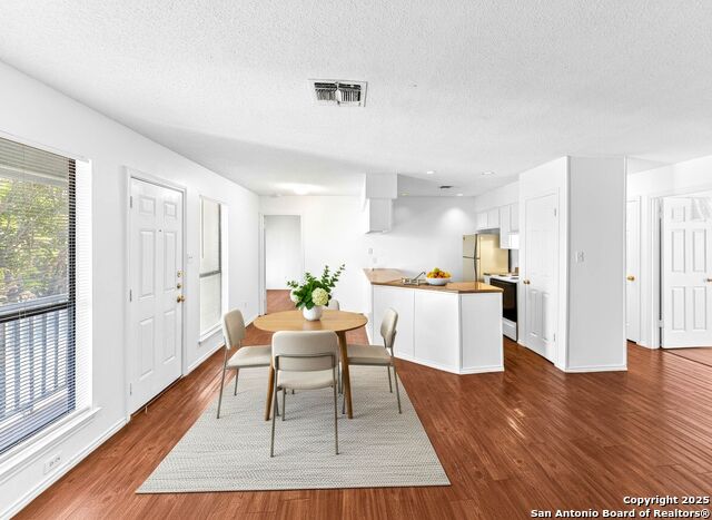 Image 3 of 30 For 7568 Windsor Oaks