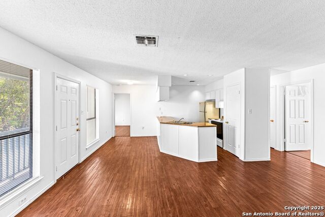 Image 7 of 30 For 7568 Windsor Oaks