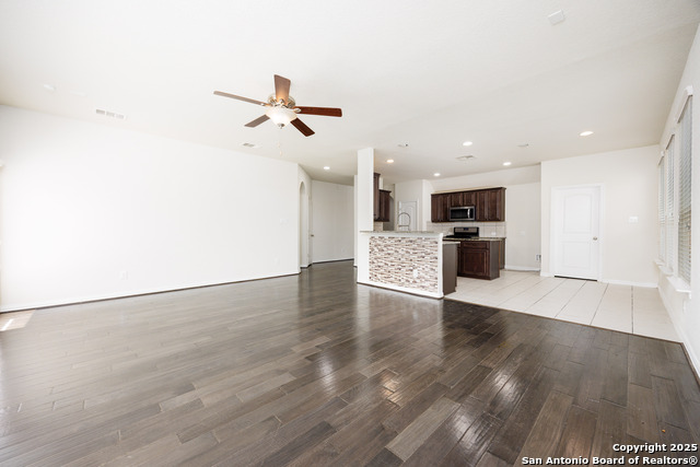 Image 13 of 35 For 2900 Sunridge Dr