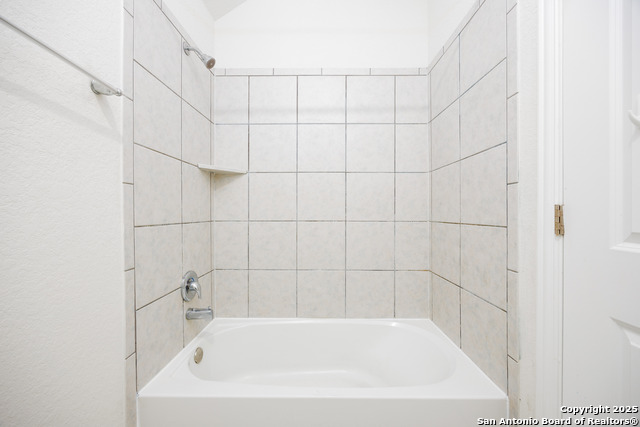 Image 20 of 35 For 2900 Sunridge Dr