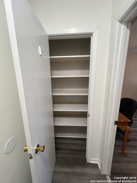 Image 13 of 13 For 1404 Glendale