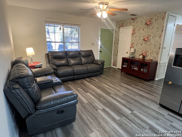 Image 3 of 13 For 1404 Glendale