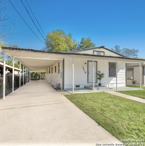 Image 3 of 26 For 7218 Luna Ct