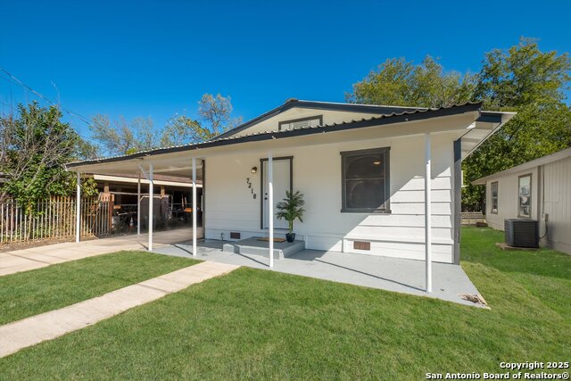 Image 4 of 26 For 7218 Luna Ct