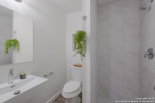 Image 8 of 26 For 7218 Luna Ct