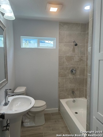 Image 21 of 24 For 138 Fordham  