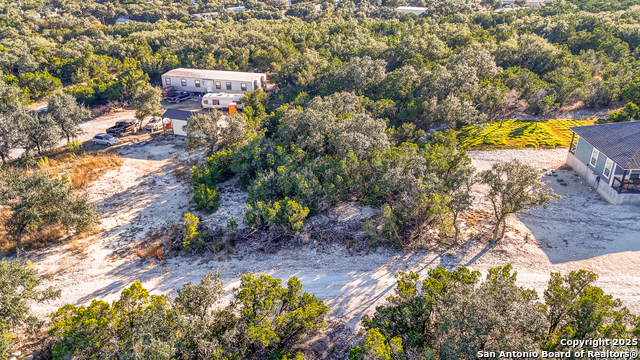 Listing photo id 9 for 1044 Ken Wayne Dr