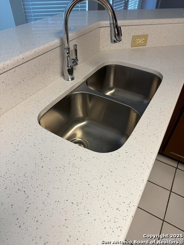 Image 3 of 17 For 10955 Wurzbach  109