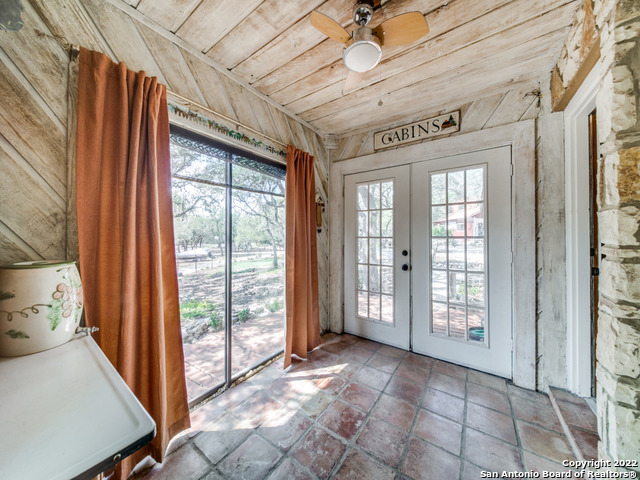 Image 15 of 37 For 3772 Spring Branch