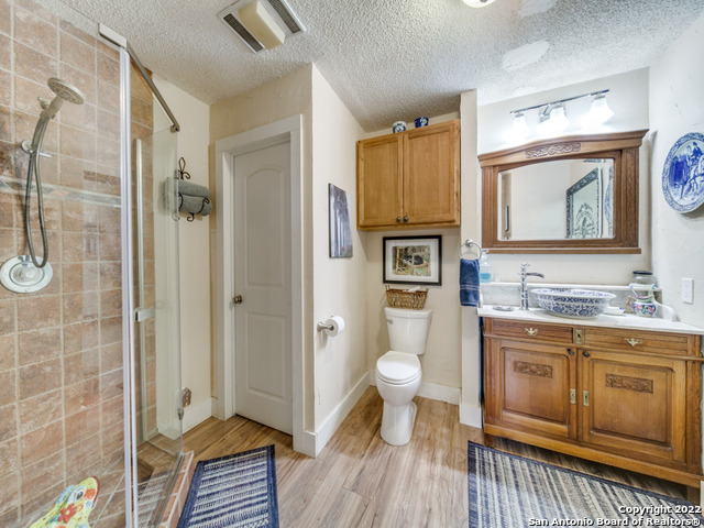 Image 17 of 37 For 3772 Spring Branch