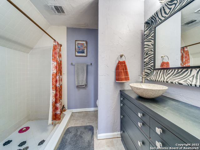 Image 20 of 37 For 3772 Spring Branch