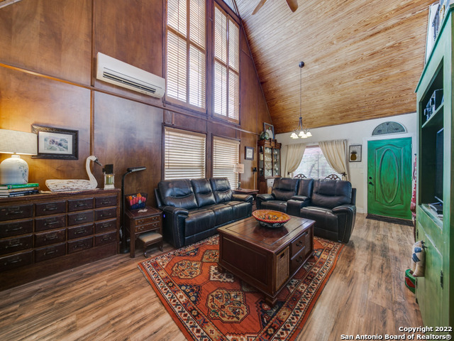 Image 9 of 37 For 3772 Spring Branch